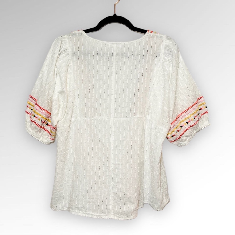 ACOS&A White V-Neck Embroidered Pattern Top - Picture 3 of 3